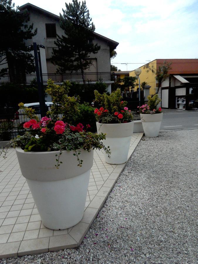 Hotel Goldene Rose Rimini Extérieur photo